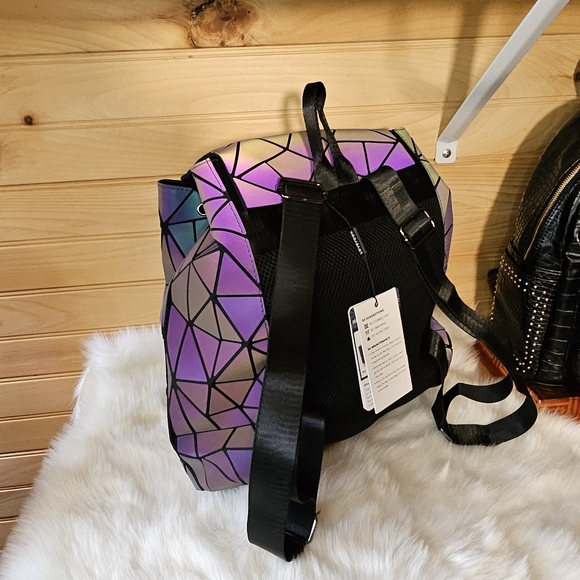 Irridescent backpack color changes in different lights & angles - Picture 6 of 6